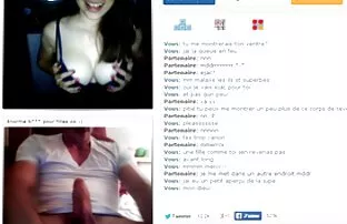 两个女神在这些惊人的裤子 色情为她