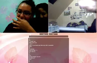 非常美丽的苗条的妈妈赤身裸体在镜头前 缠身色情