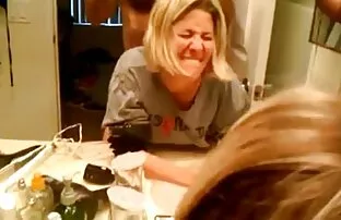 她发现自己 过夜色情