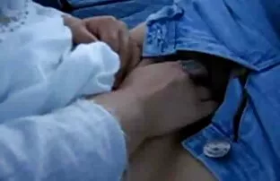 年轻人,两个姐妹,洞里的太太。 免费的色情马来