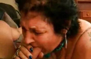 另外两个女性。 仓鼠现场性爱