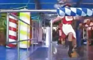 金发女郎喜欢屁股他妈的他的一种方式。 乌自制的色情片