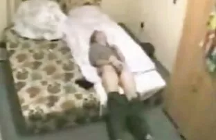 免费送货传播到与爱舔冰淇淋的性关系。 全高清性爱视频