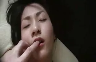 健身妻子水管工在浴室与她的丈夫回来 阿拉伯色情