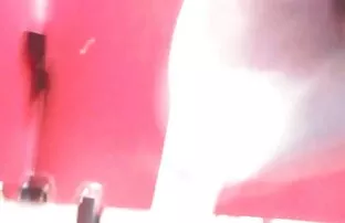 性,女人与丈夫的娃娃做爱。 业余色情管