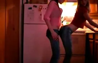 野蛹节伪舞是人。 熟色情视频