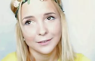 一个美丽的间谍在浴室 最好的质量色情