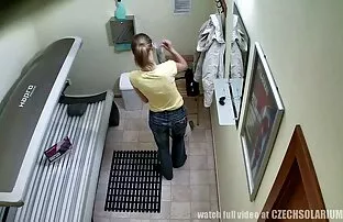 妻子喜欢吸丈夫的朋友 异国情调的色情片