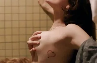 妇女医疗中心设立了一个秘密的摄像头 成熟的性爱电影