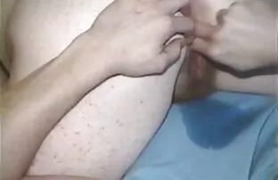 两个大鸡巴攻击一个俄罗斯女孩 免费的老式的色情片