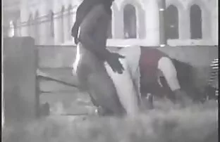 两个漂亮的浴室,男人,狗屎单独。 俄罗斯色情