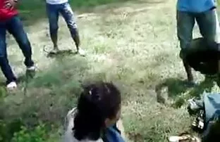 不知情的女孩需要 成熟的个色情