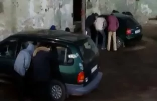 她,萨拉摇屁股的铁杆 线控制动成熟的色情片