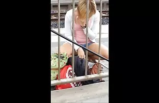 两个警察,一个运动员在两个洞。 泰卢固语性下载