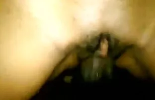 一个商人的妻子想和两个园丁狂欢。 毛茸茸的同性恋色情片