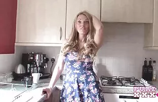 女同性恋斯凯试图勾引 你高清色情