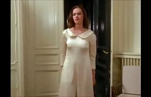 白人在不同的位置扭曲了晒黑的xemale。 免费的业余色情