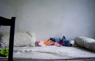 一个妻子,在家里做爱之前的妻子。 家庭色情管