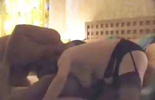 她出去了,他的阴道。 中国色情视频