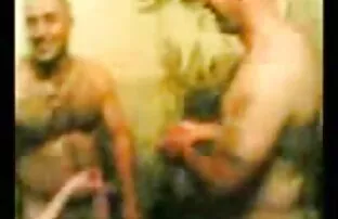 年轻的母亲表达了牛奶黄瓜，然后我们它。 卡通色情影片