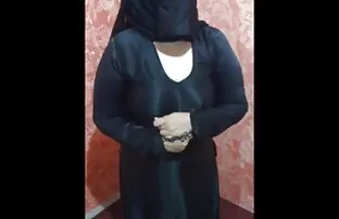 两个喝醉了俄罗斯在厨房里。 德西色情管