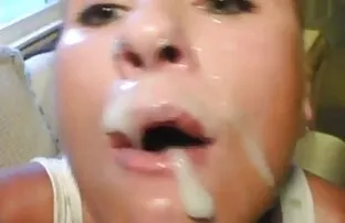 两个坏的女朋友吞下舌头三路Groupen 色情电影下载