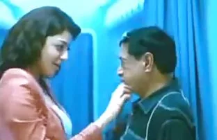 狗衣服有趣的深喉深喉 免费现场色情