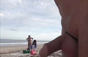 他用奇妙的工具来减轻一个女孩的压力 业余自制的色情片