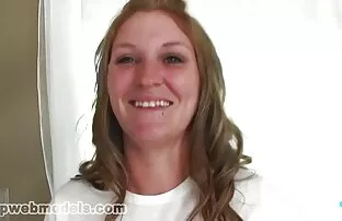 关闭-巨大的白公鸡会很无聊,泰国 罩色情