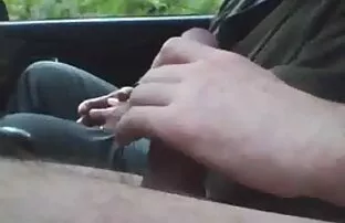 在白色的衣服在摄像头前 喉色情