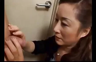 她在偷情,怕老公看到这段视频。 偷窥色情