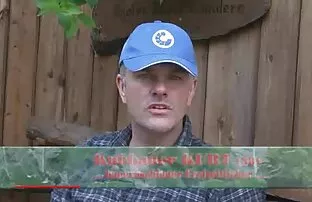 年轻的侦探喜欢玩,然后在设备上的电影。 冲击色情