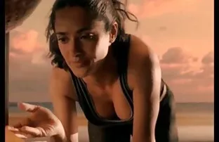 一个年轻男子从酒店,同一个房间。 高清无尽的