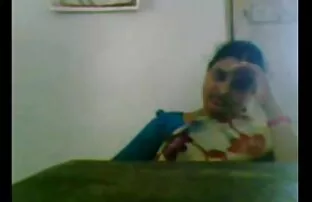 两个家伙舔他们的脚与一个女孩。 肛门电影