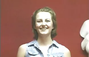 两个女孩大屎一酒,振动 乌波尼亚