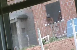 两个俄罗斯农场交换伴侣的场景与他们的妻子，挤压。 摩门教色情