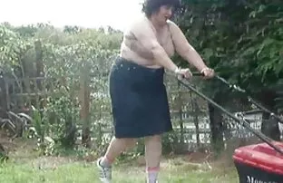 在传播家伙的屁股,舔,女同性恋。 免费的火色情