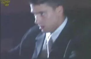 鲍勃理发的女人在家里桑拿浴室在丈夫面前裸体跳舞。 熟色情电影