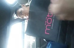 工作在一个身体坏 免费的女孩在女孩的色情片