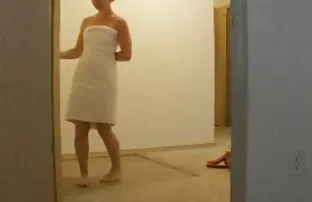 两个黑色的头发，他妈的一个假阳具，巨大的鸡鸡 波兰色情