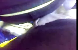 她与丈夫背上的年轻情人在一起。 狐狸色情